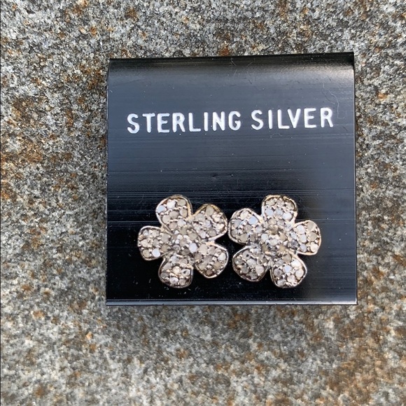 Sterling silver flower studs - Picture 1 of 2
